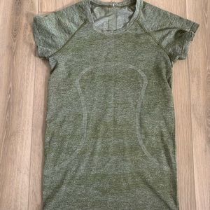 Lululemon size 6 Top